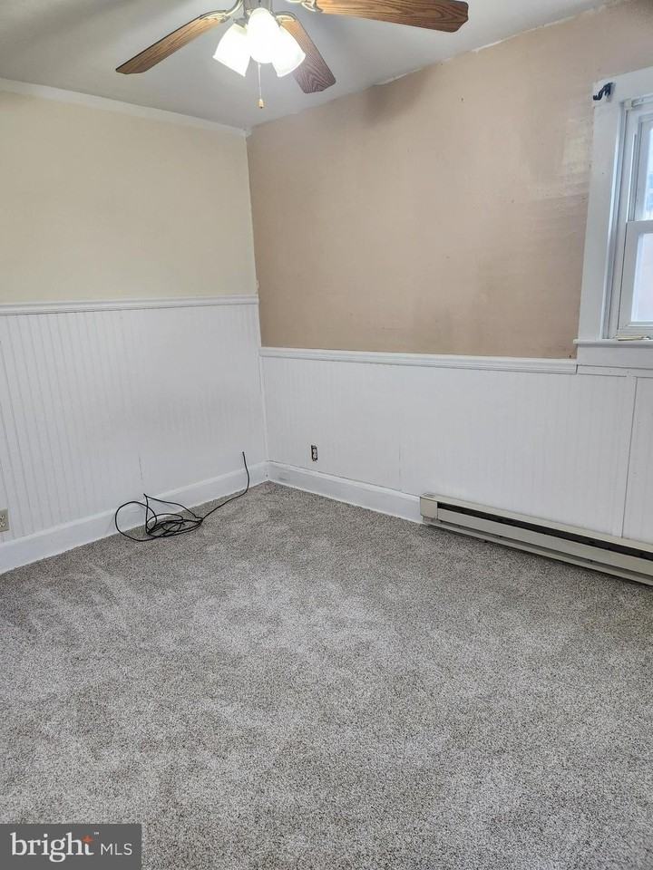 122 Spring St #B - Photo 5 of 8