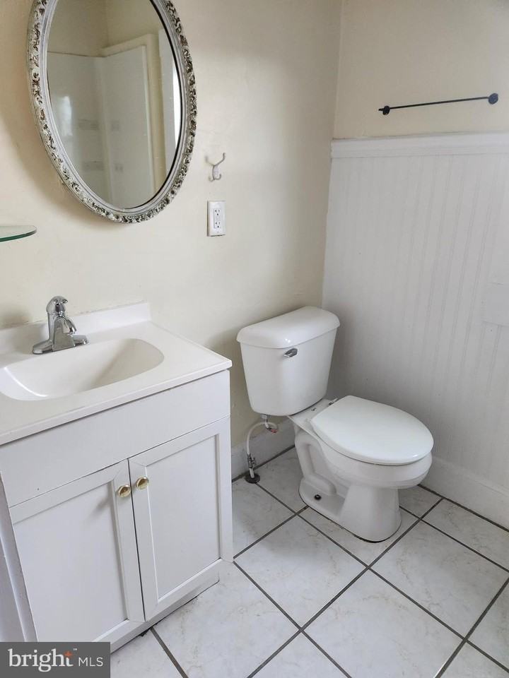 122 Spring St #B - Photo 7 of 8