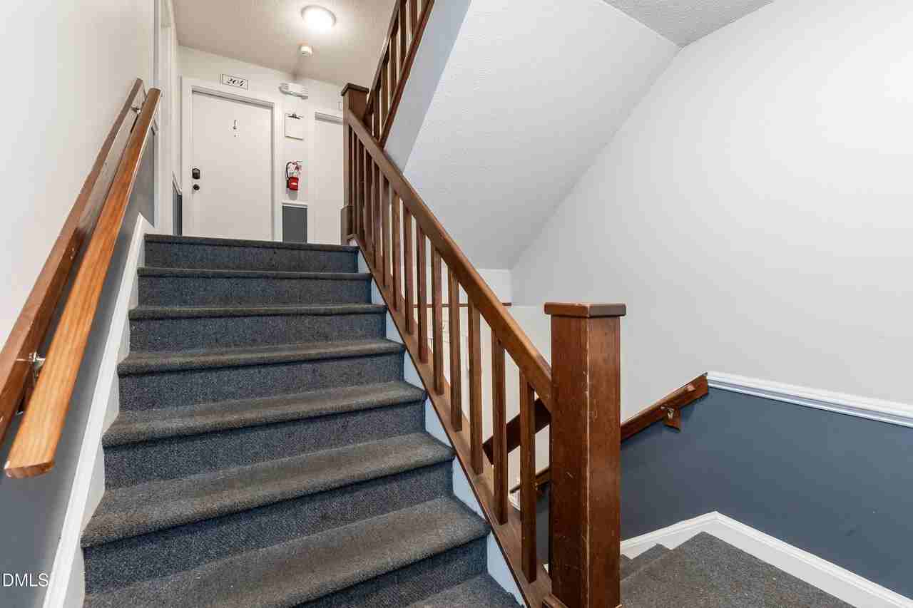 1521 Creekwood Ct #201 - Photo 4 of 27