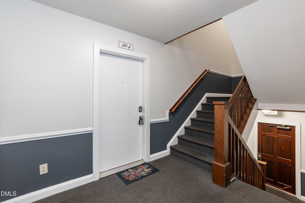 1521 Creekwood Ct #201 - Photo 5 of 27