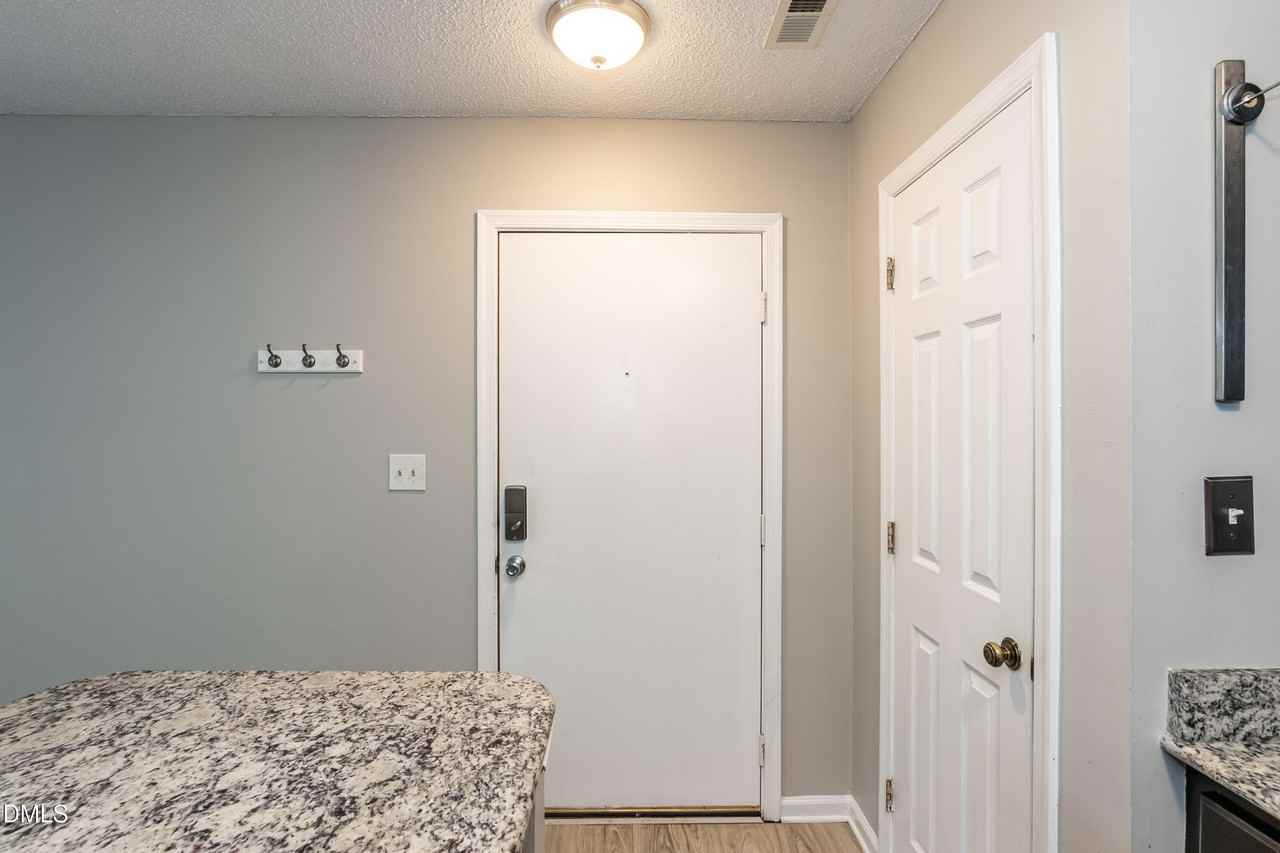 1521 Creekwood Ct #201 - Photo 6 of 27