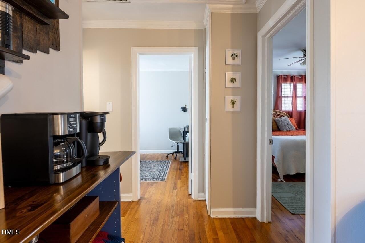 2333 Bernard St - Photo 2 of 17