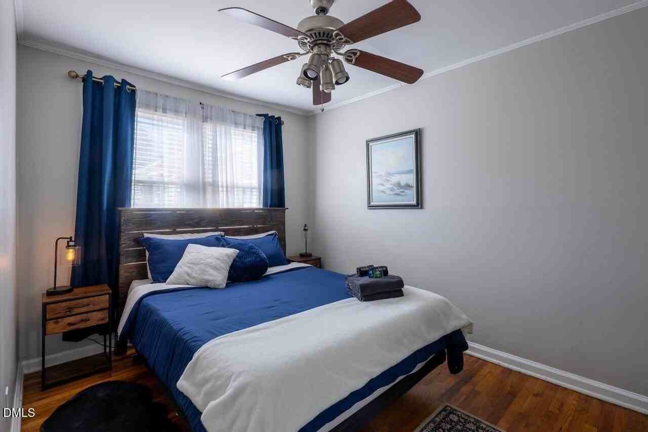 2333 Bernard St - Photo 4 of 17