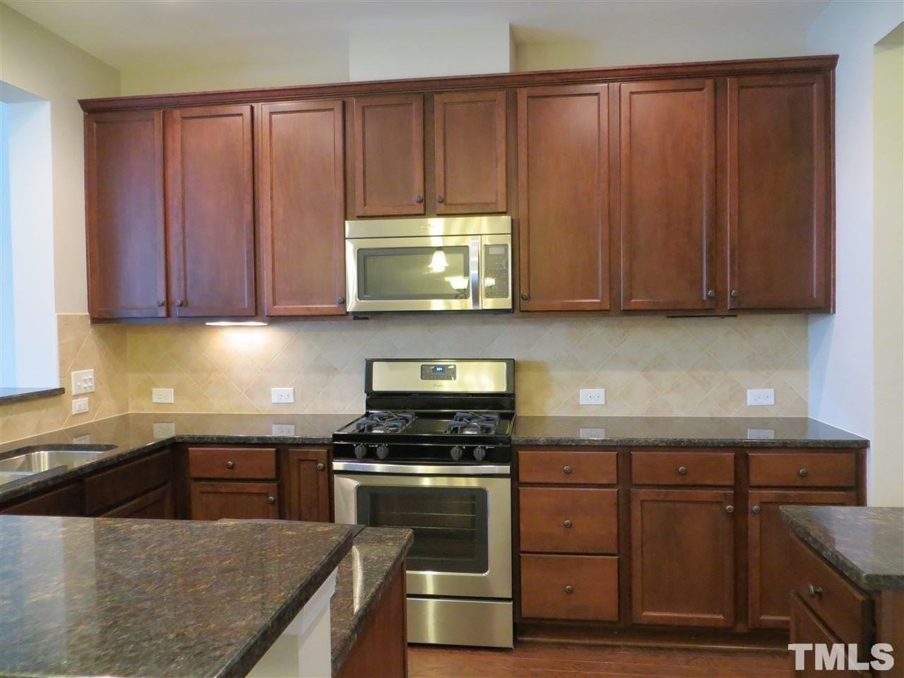547 Libson St - Photo 3 of 10