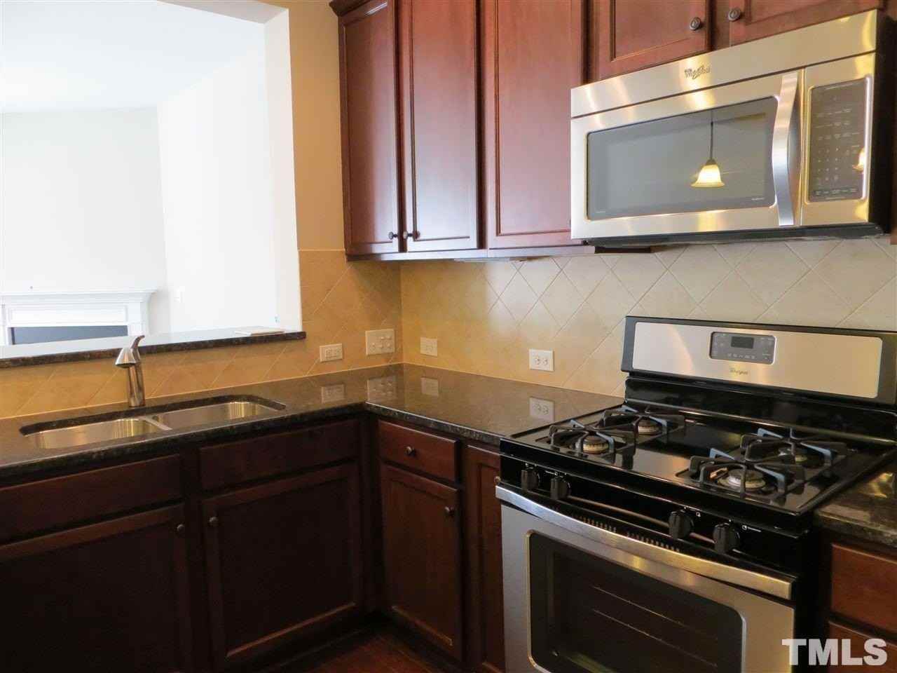 547 Libson St - Photo 4 of 10