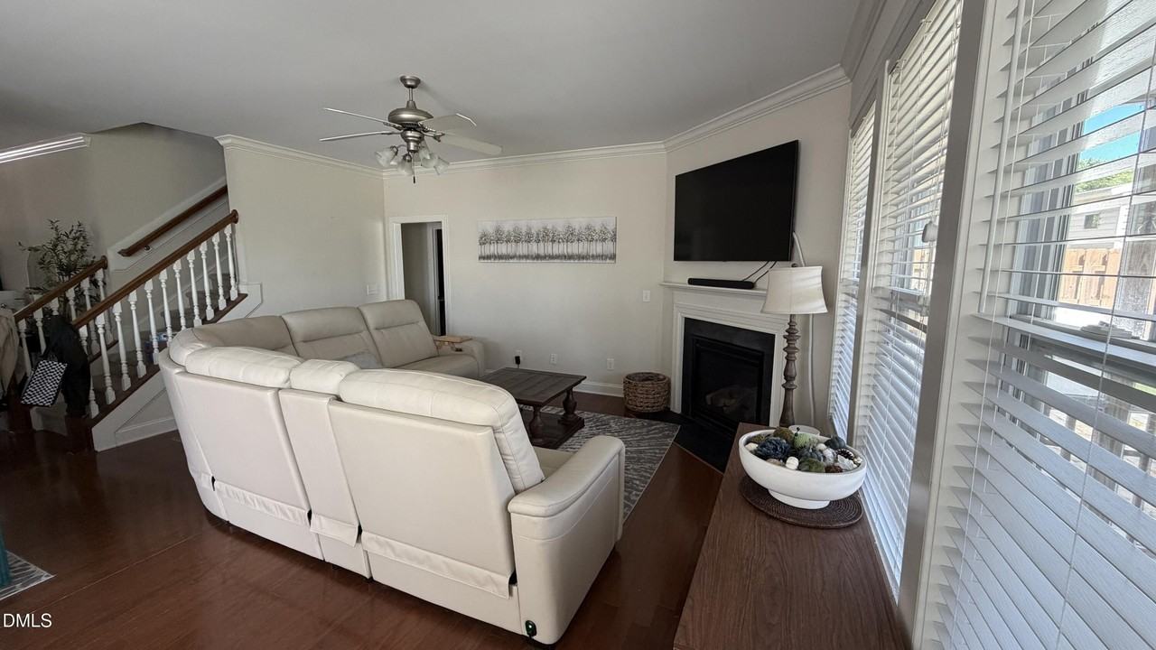 4010 Strendal Dr - Photo 4 of 24