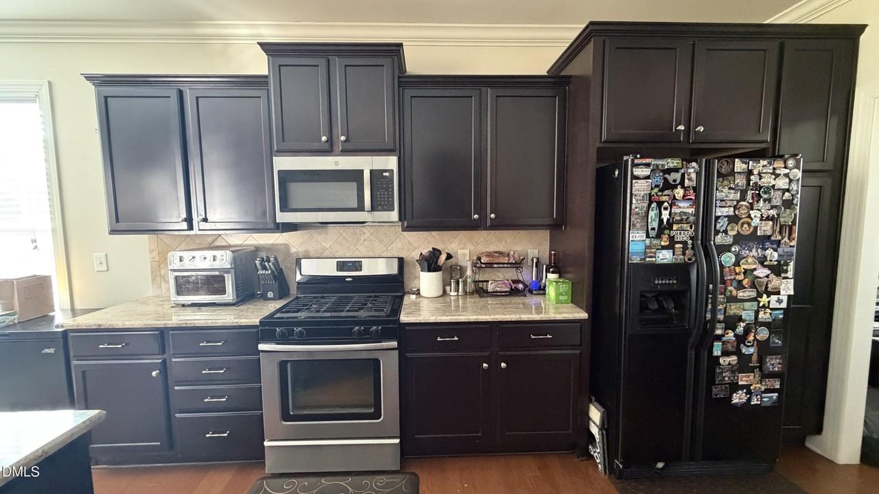 4010 Strendal Dr - Photo 5 of 24