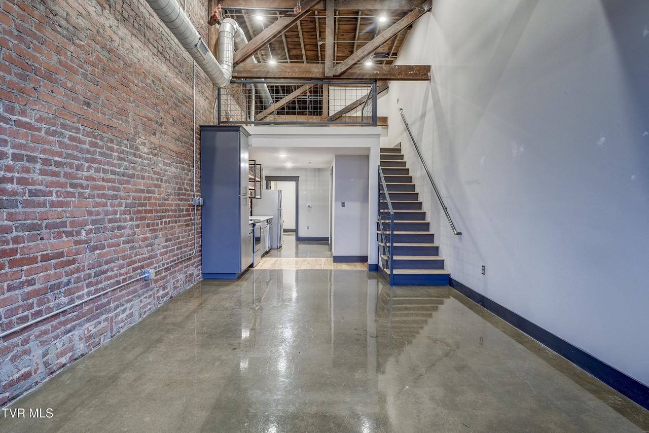 121 N Commerce St #208 - Photo 4 of 23
