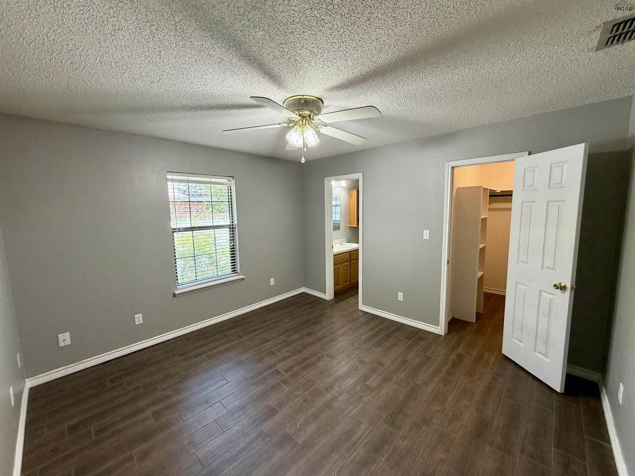 5227 Henry S Grace Fwy - Photo 6 of 13