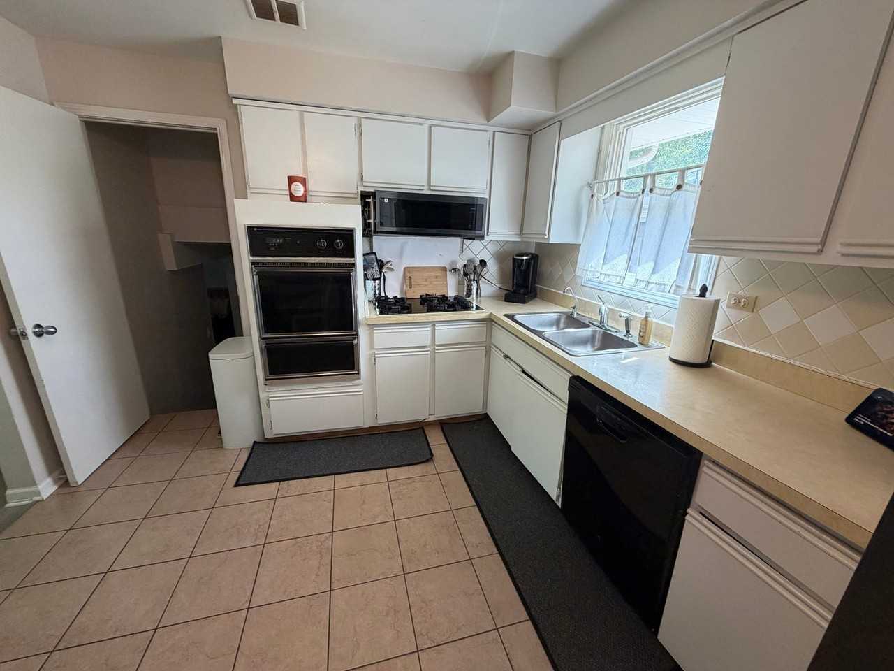3S478 Winfield Rd - Photo 3 of 15