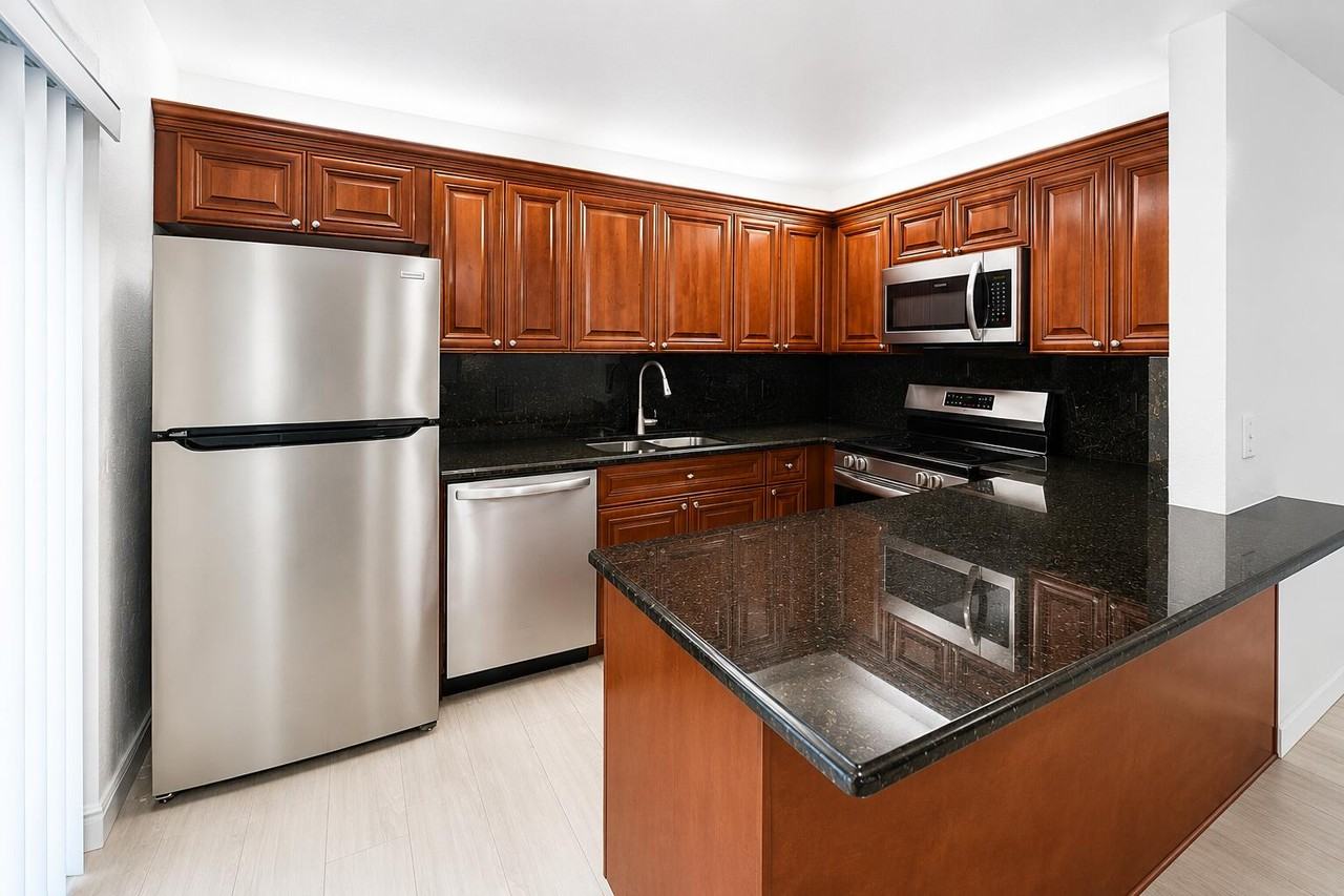331 Lake Arbor Dr - Photo 5 of 17
