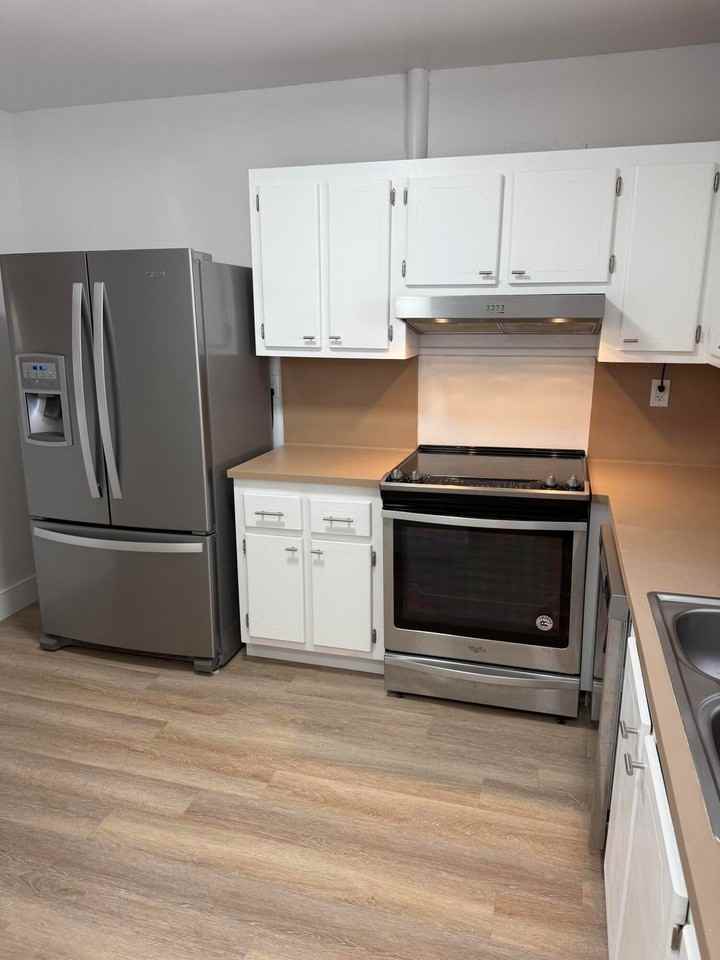 1400 Ne 55th St - Photo 4 of 24