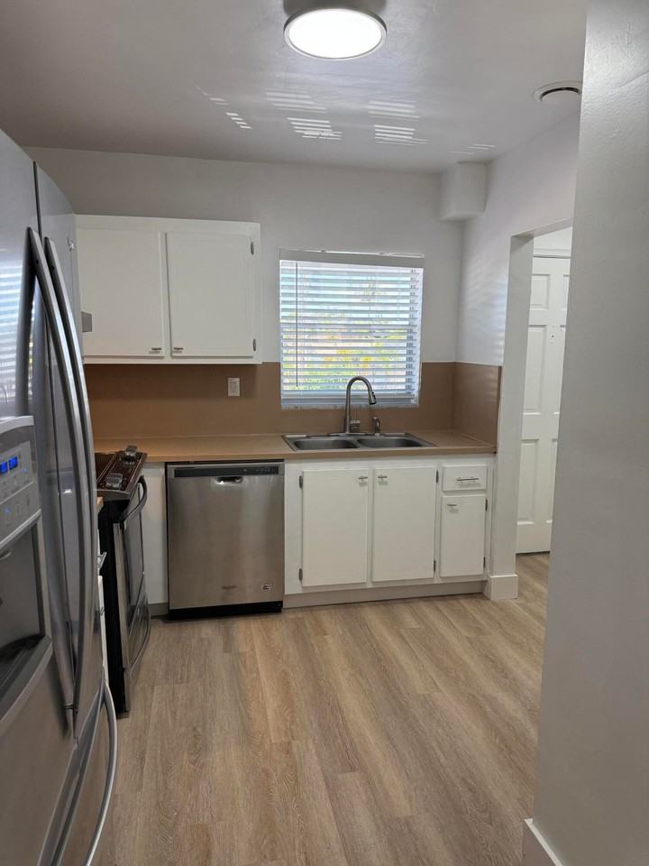 1400 Ne 55th St - Photo 5 of 24