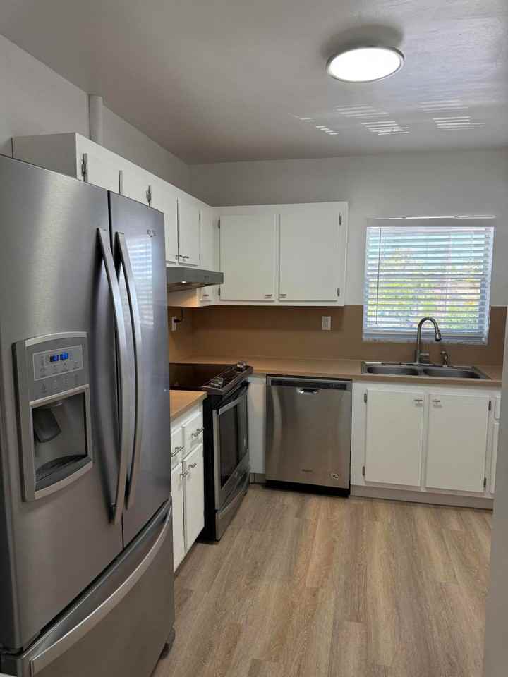 1400 Ne 55th St - Photo 6 of 24