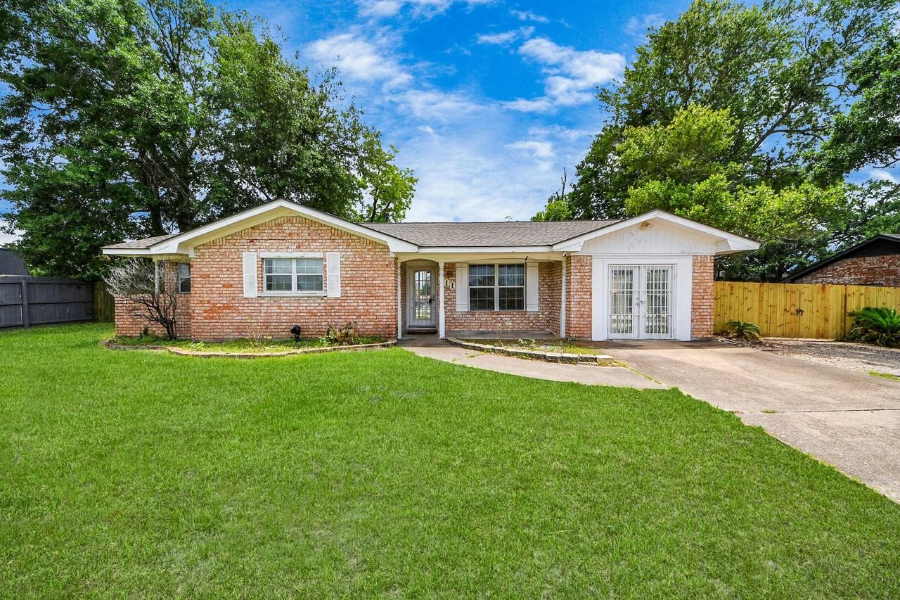 811 Hillcrest Dr - Photo 2 of 41