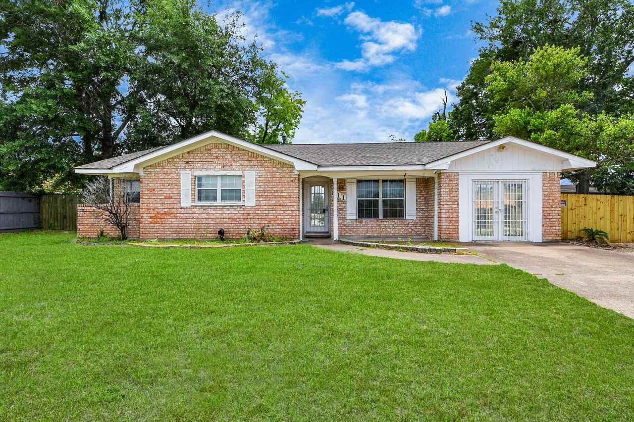 811 Hillcrest Dr - Photo 3 of 41