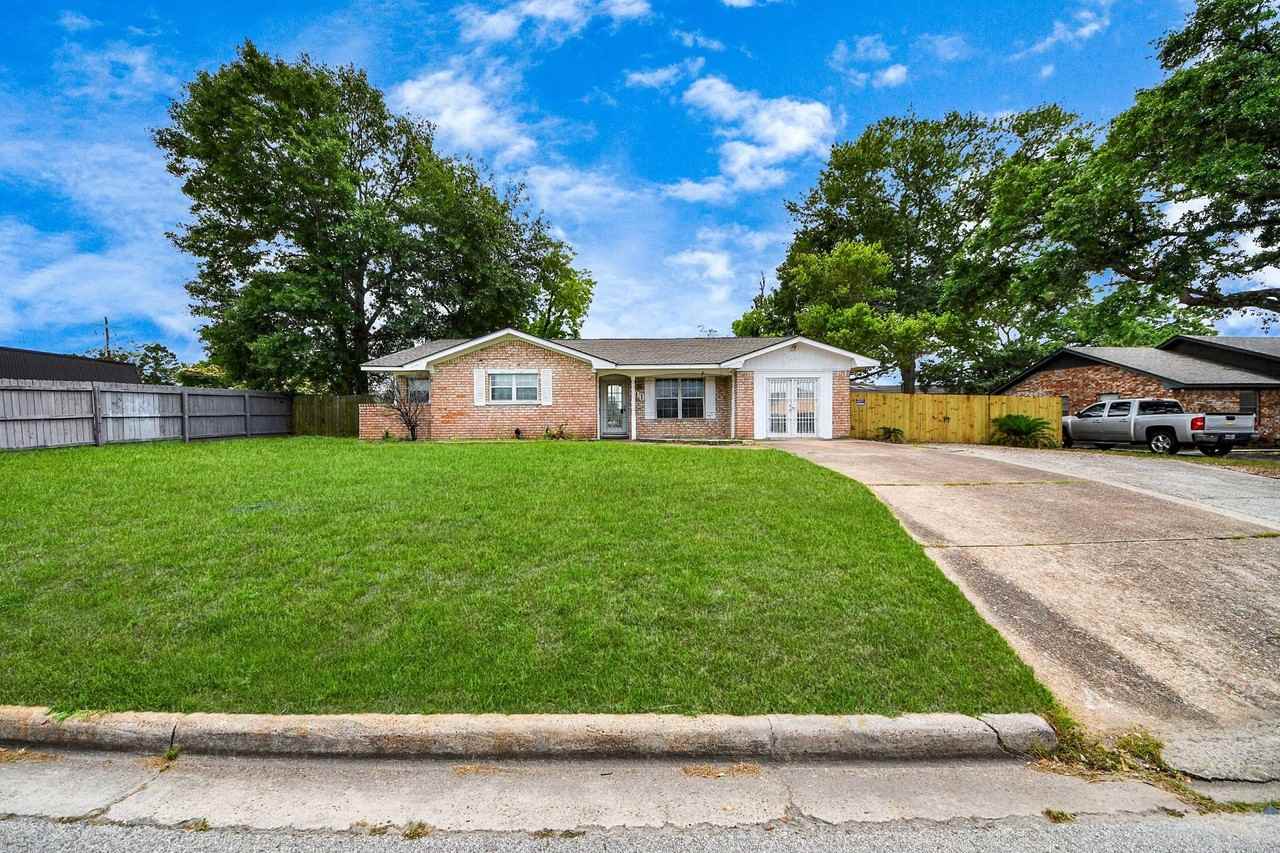 811 Hillcrest Dr - Photo 4 of 41