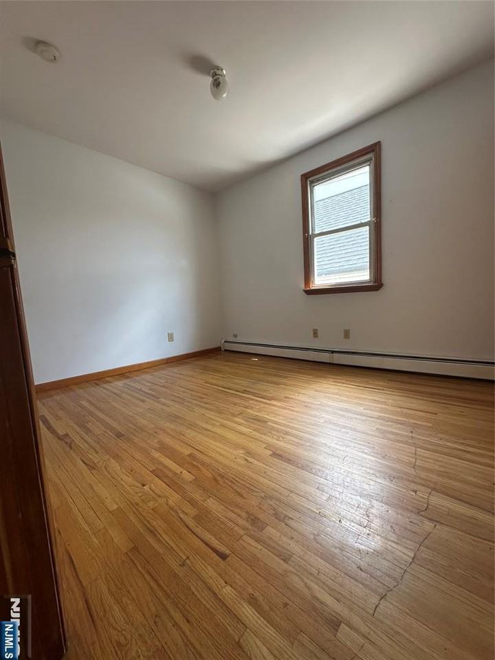 404 S 3rd St ##2 - Photo 5 of 9