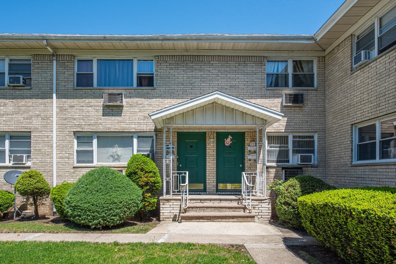 20 Halsey Ave - Photo 2 of 9