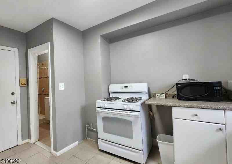 423 2nd St - Photo 2 of 10