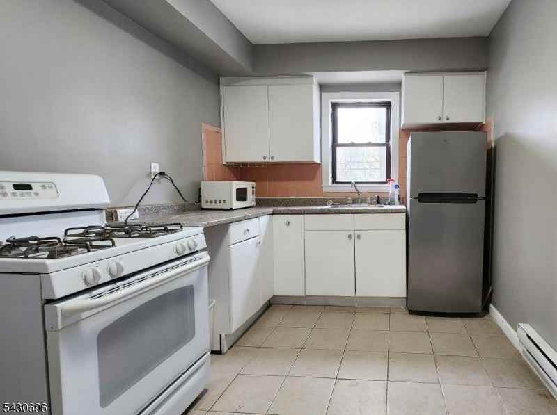 423 2nd St - Photo 3 of 10