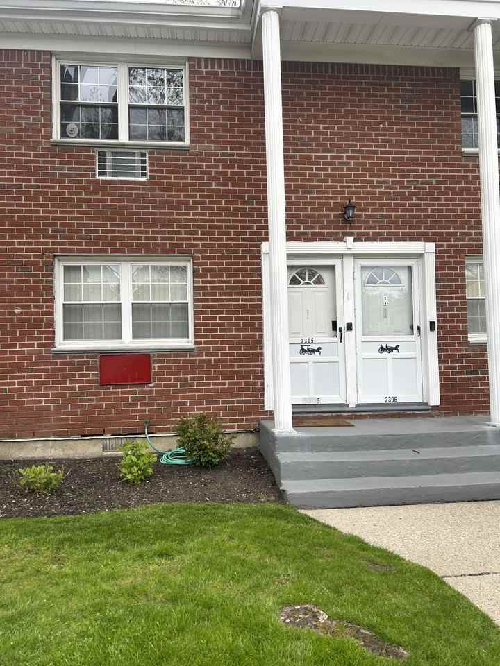 2305 Wilshire Ln - Photo 2 of 13