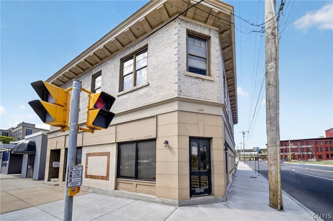 447 E Washington St - Photo 2 of 22