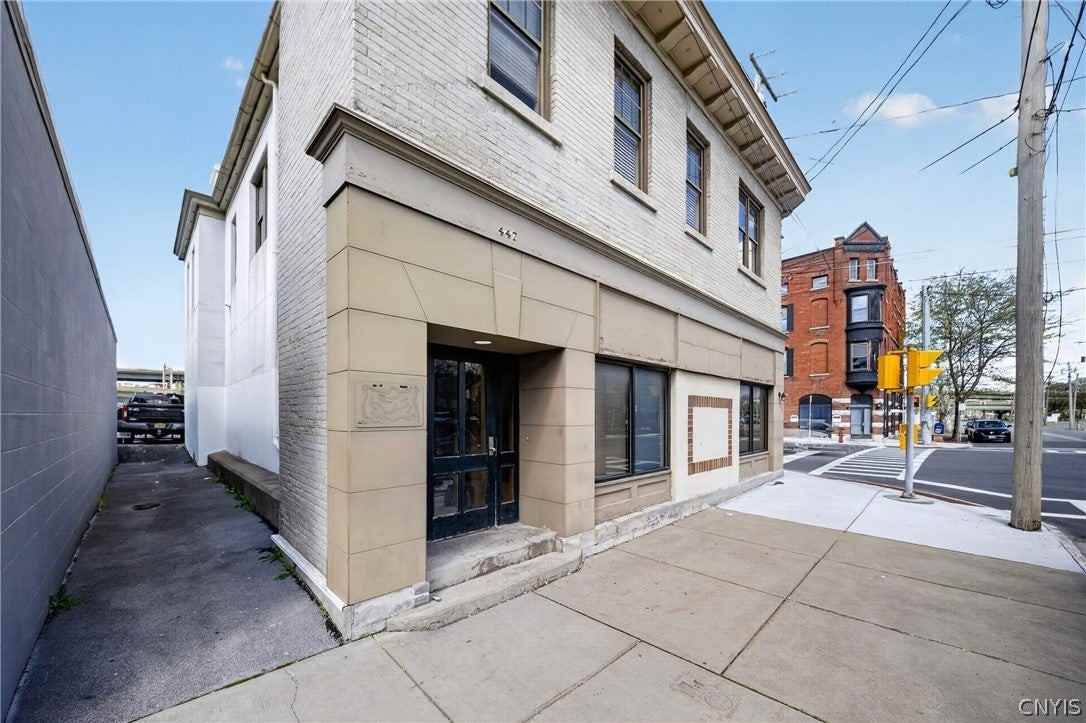 447 E Washington St - Photo 3 of 22