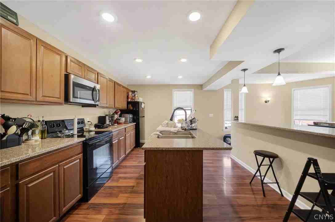 447 E Washington St - Photo 5 of 22