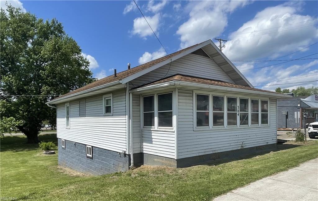 304 Dewey Ave - Photo 2 of 11