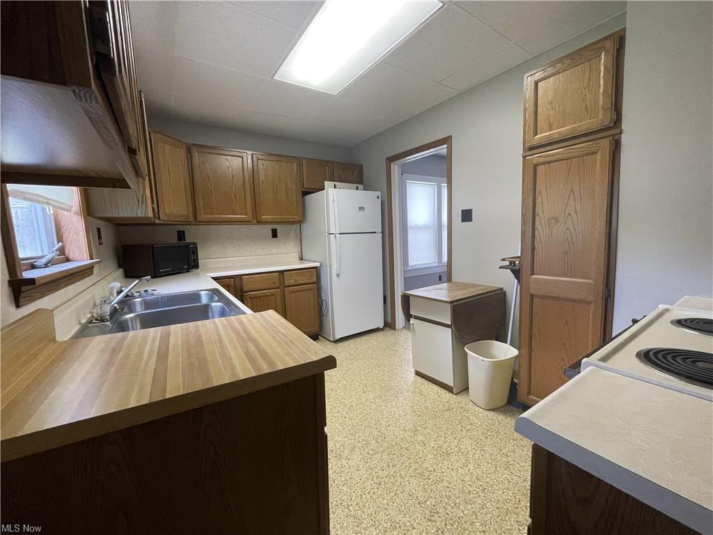 304 Dewey Ave - Photo 7 of 11