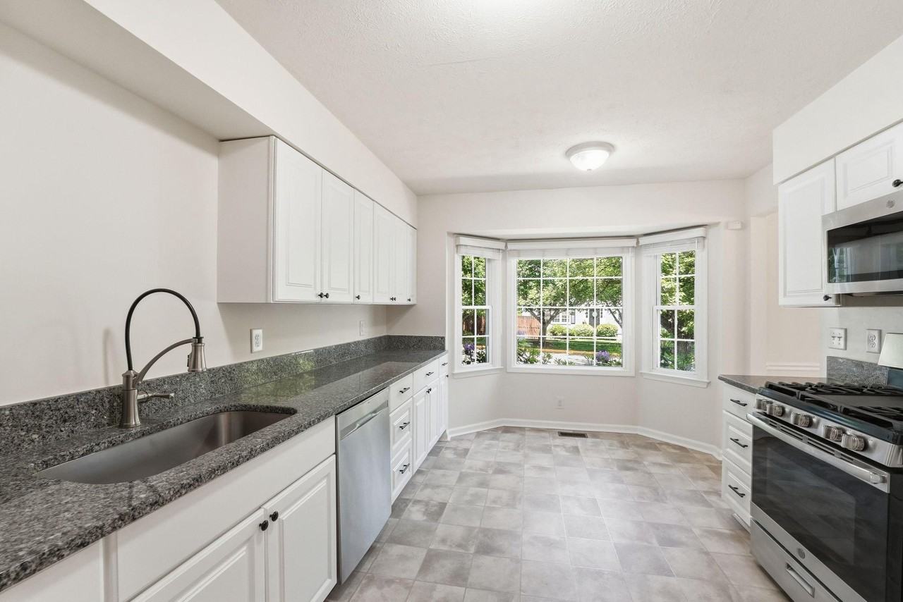 719 Arbor Ct - Photo 5 of 13