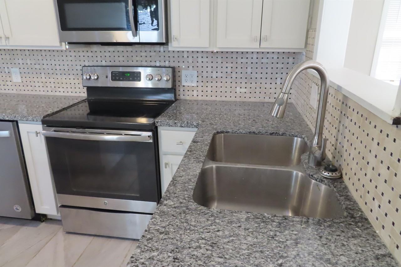 1681 Clyde Pl #1681 - Photo 3 of 45