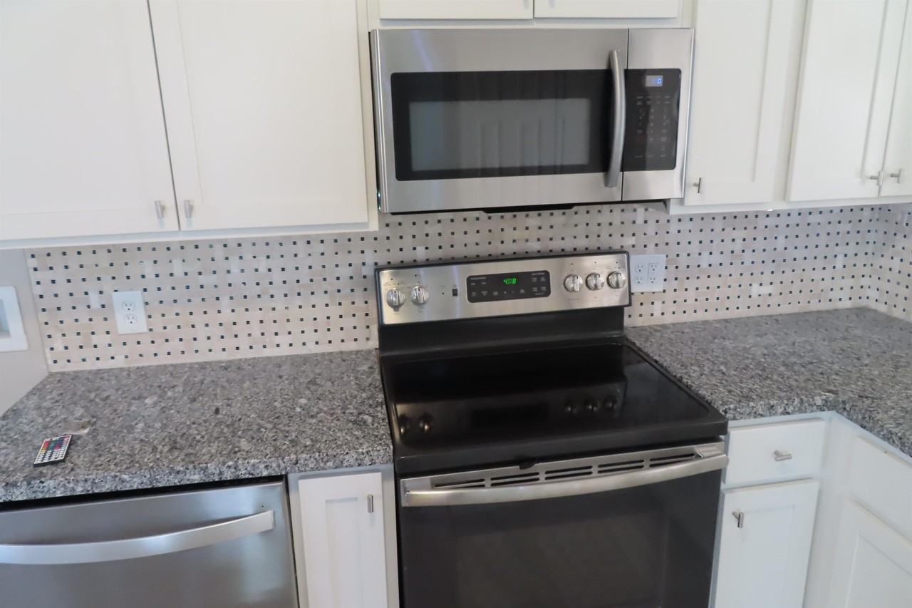 1681 Clyde Pl #1681 - Photo 4 of 45