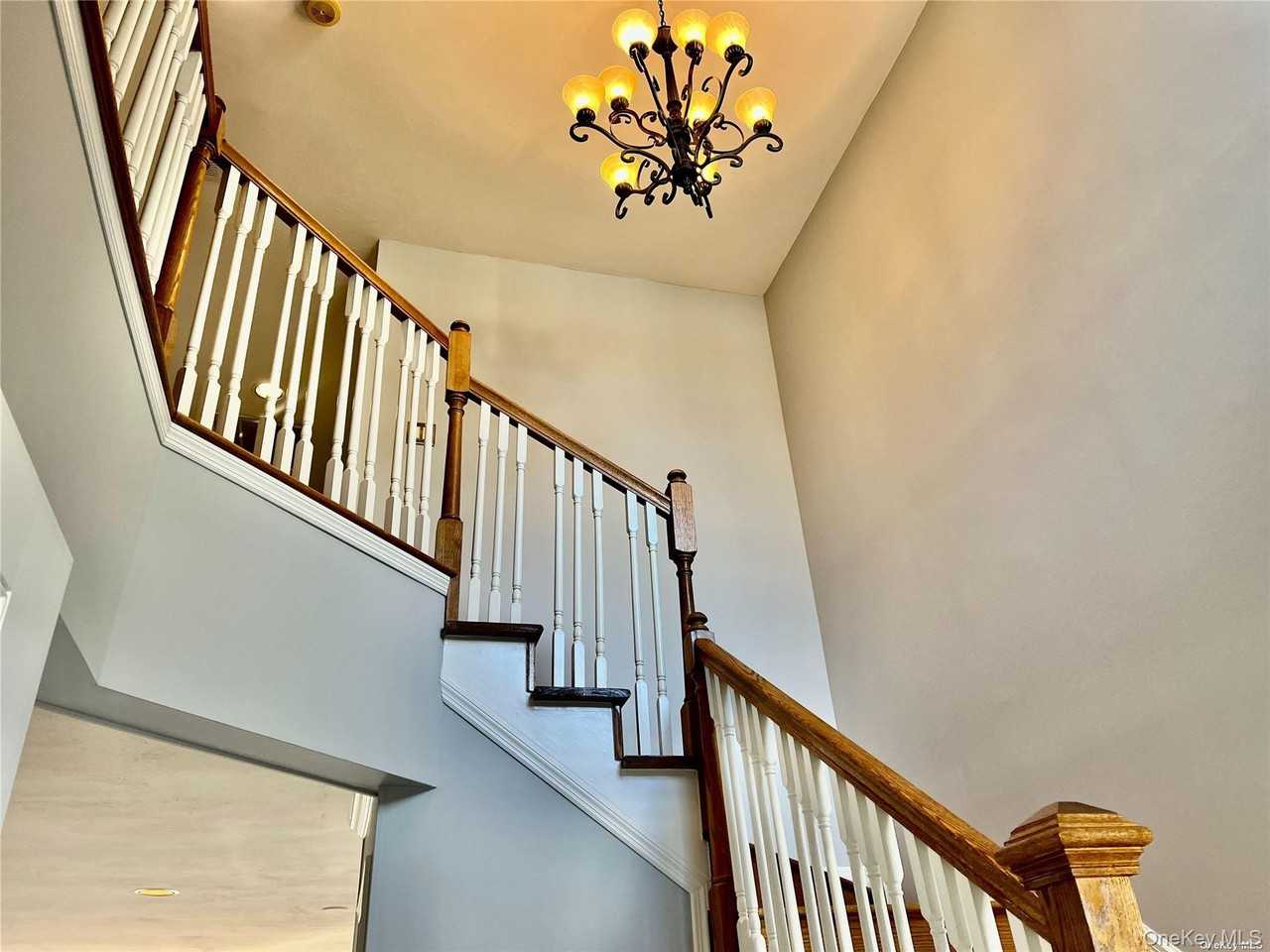 132 Fairfield Dr - Photo 3 of 34