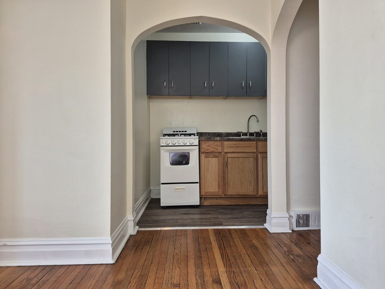 3208 Grove Ave ##2 - Photo 6 of 12