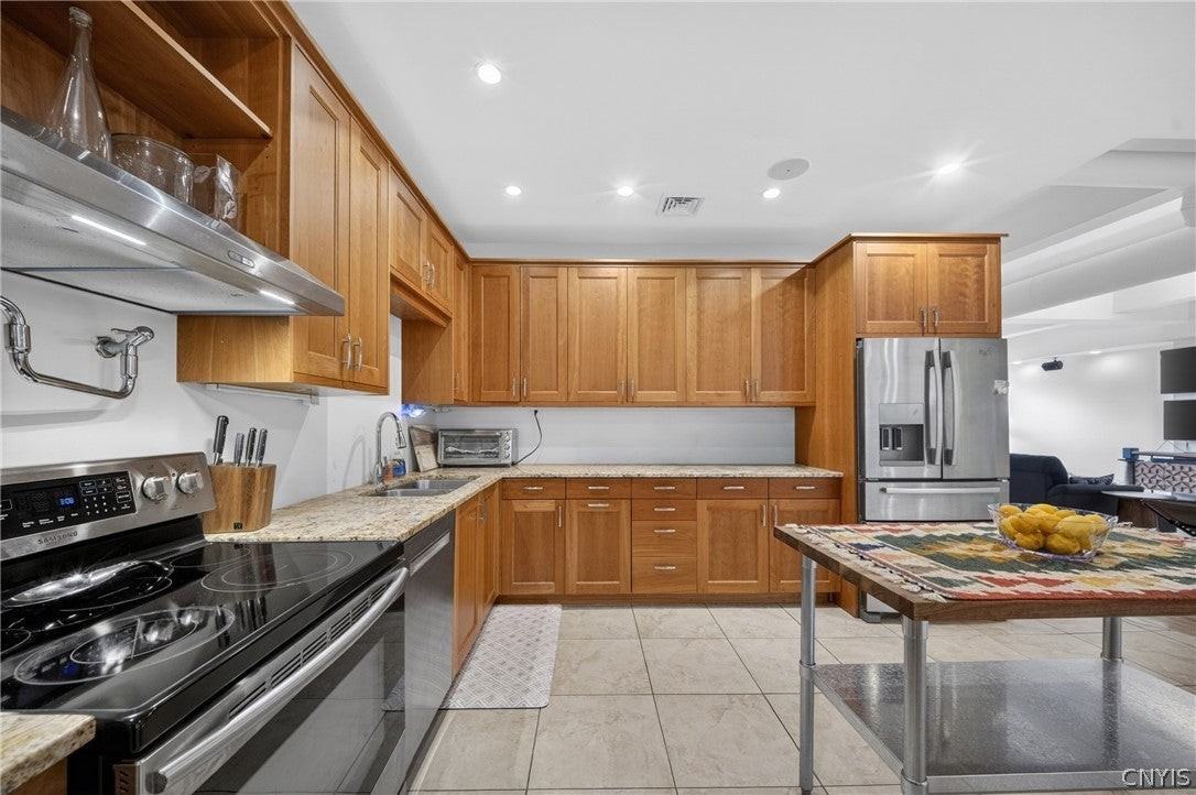 443 S Warren St - Photo 5 of 35