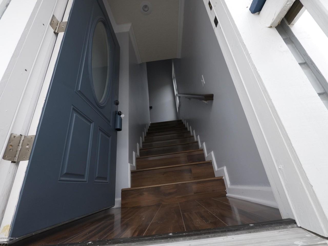 211 E 4th St - Photo 2 of 50