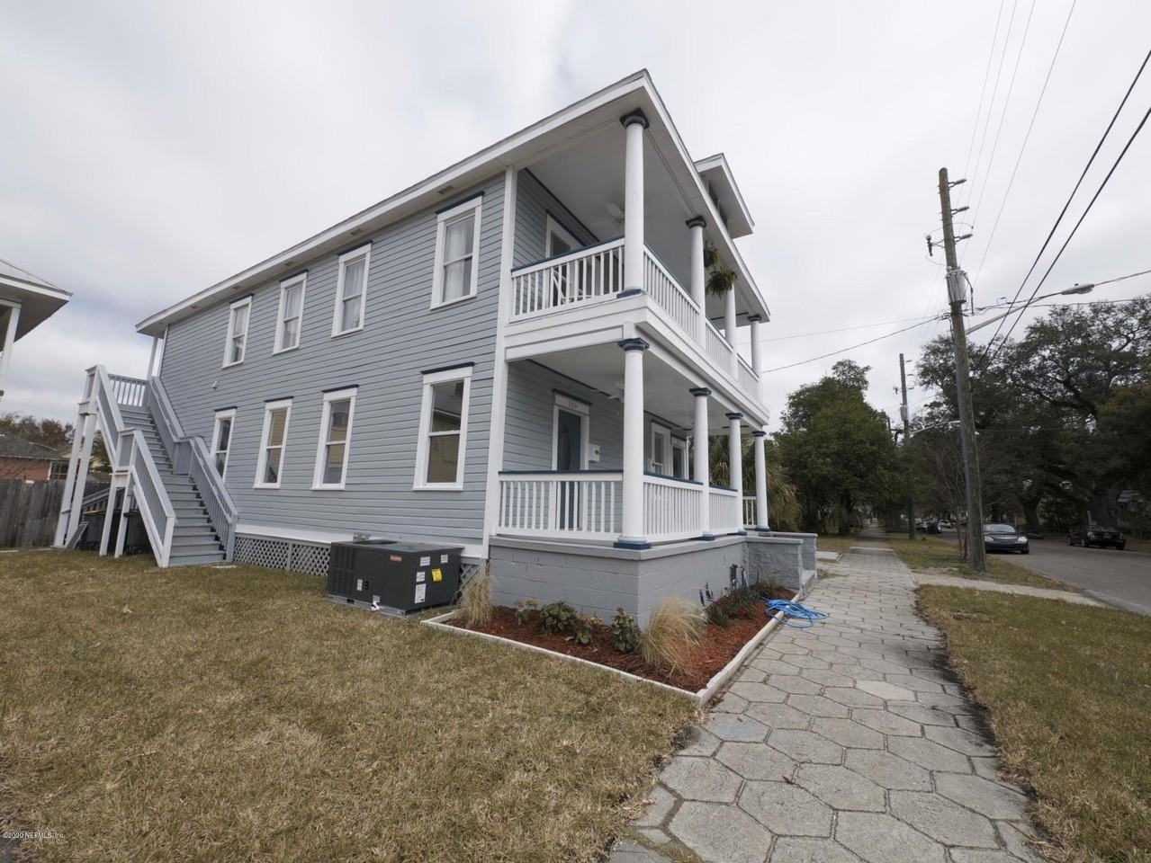 211 E 4th St - Photo 6 of 50