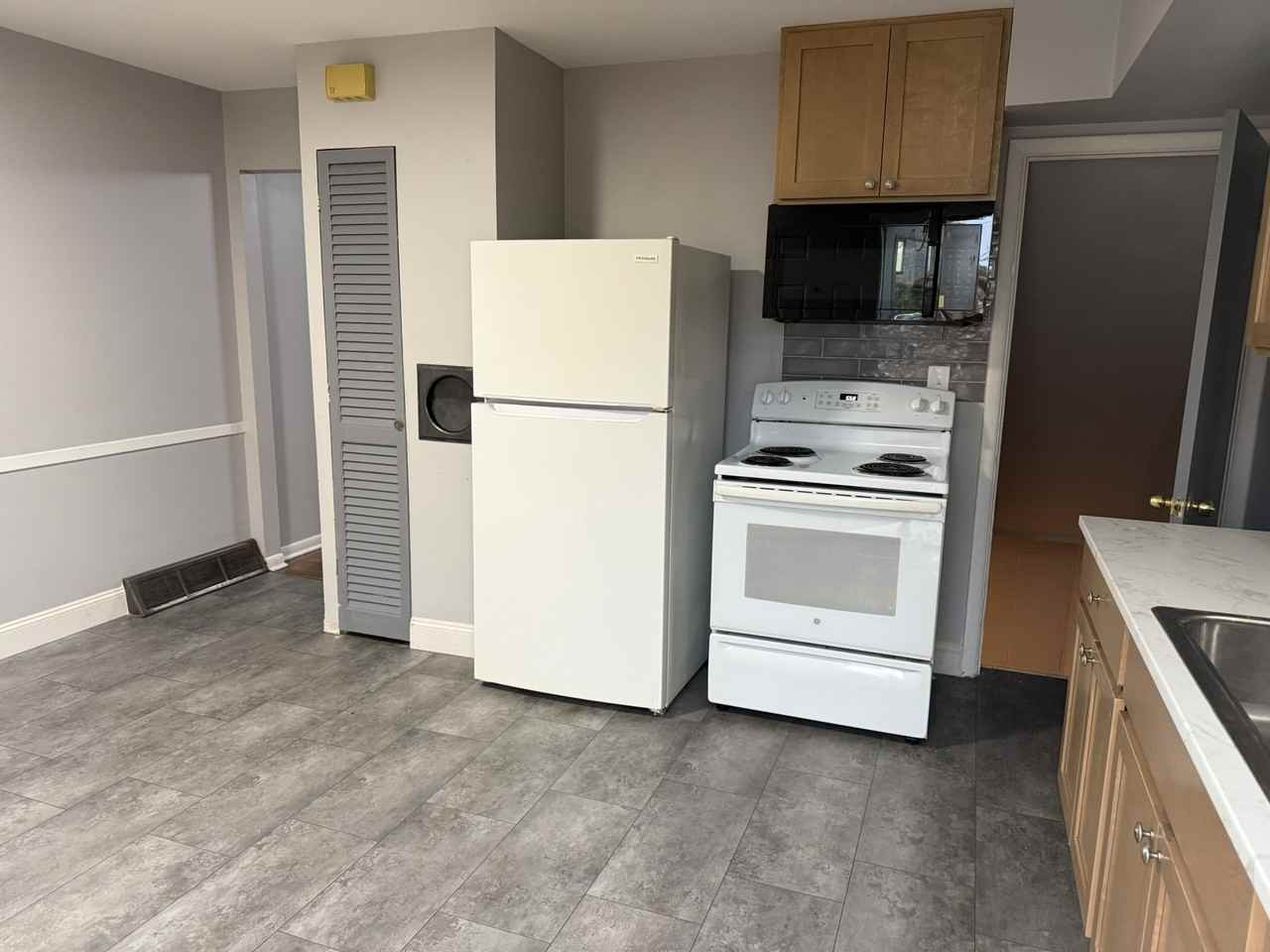 905 N Meadows Ct #D - Photo 2 of 33