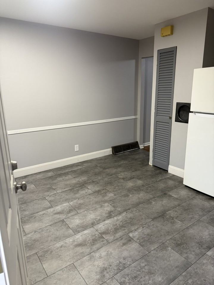 905 N Meadows Ct #D - Photo 3 of 33
