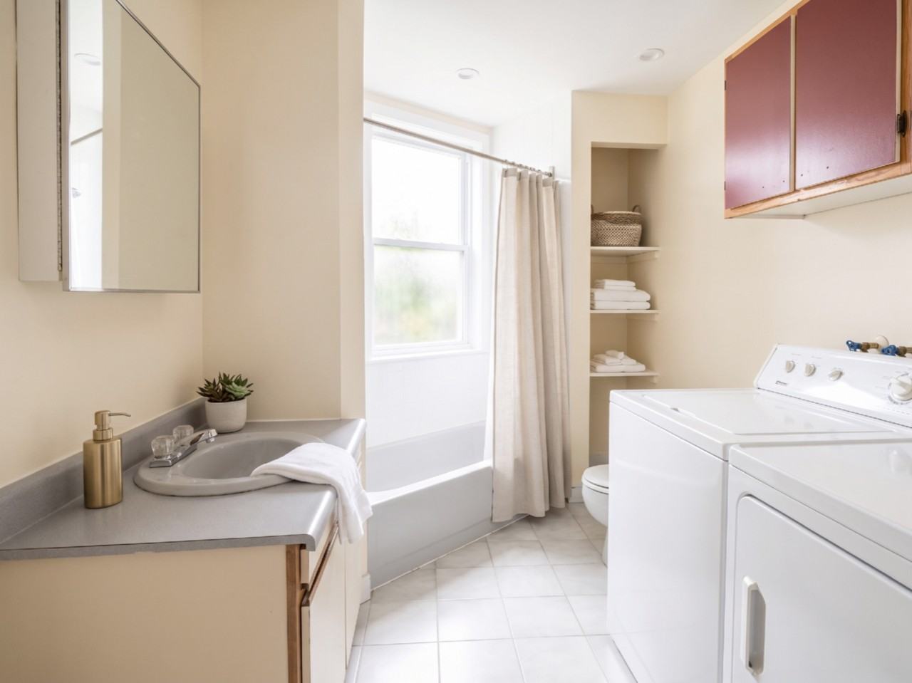2521 Av Letourneux - Photo 2 of 3