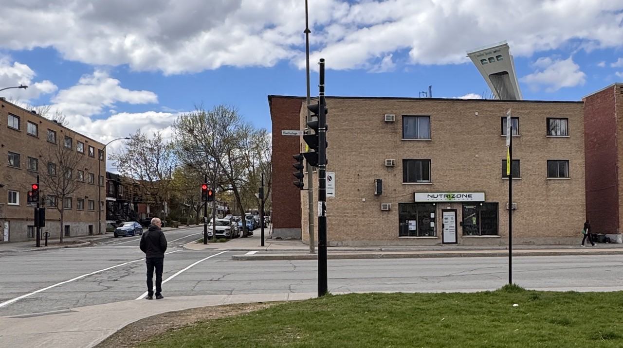 2521 Av Letourneux - Photo 3 of 3
