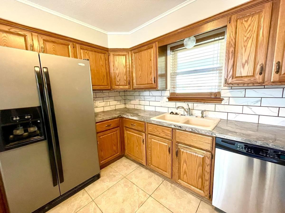 1420 Windsor Dr #1 - Photo 2 of 27