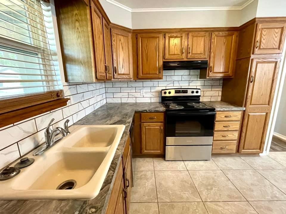 1420 Windsor Dr #1 - Photo 3 of 27