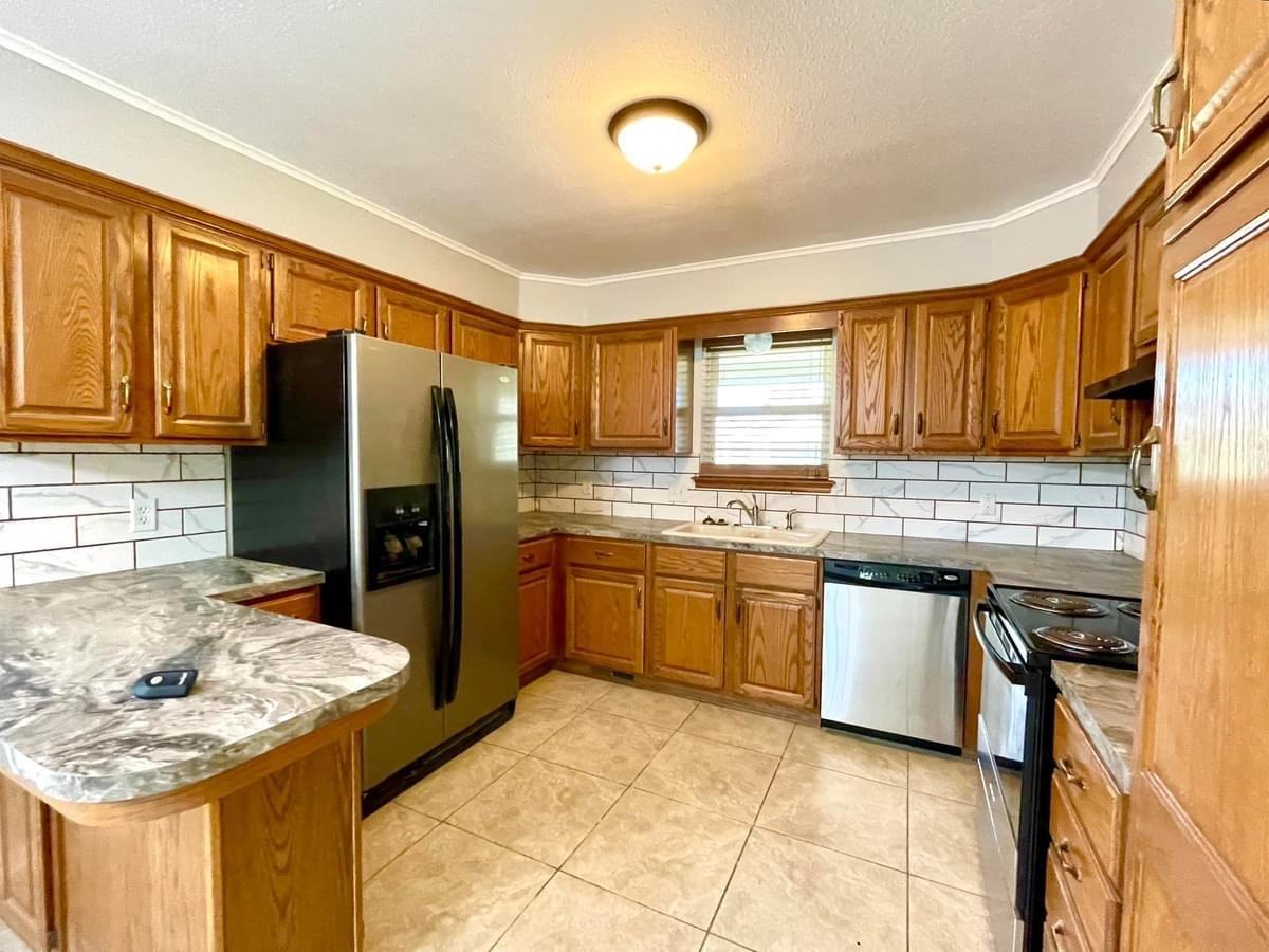 1420 Windsor Dr #1 - Photo 4 of 27