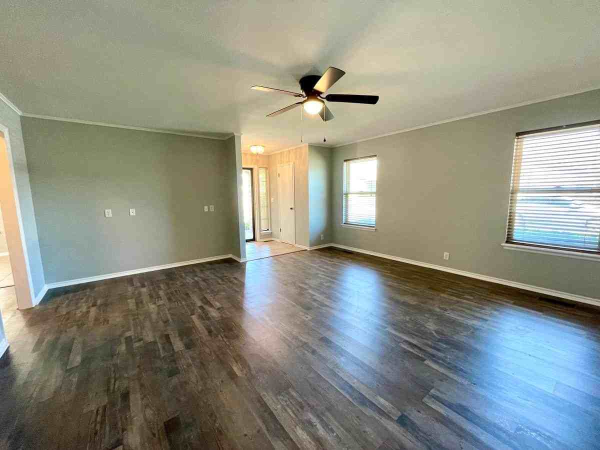 1420 Windsor Dr #1 - Photo 6 of 27