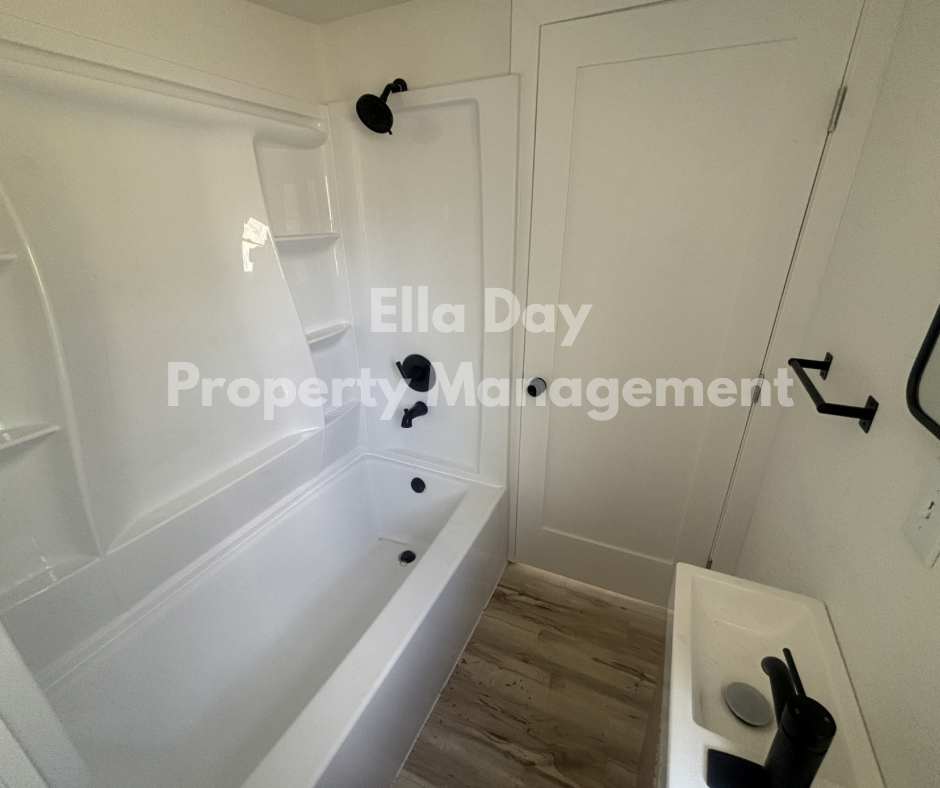 610 N Ash St #1 - Photo 3 of 5