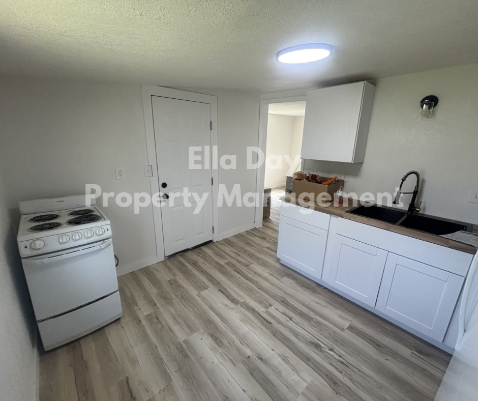 610 N Ash St #1 - Photo 5 of 5