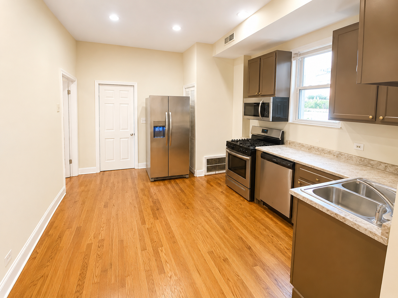 1411 West Erie Street ##3M - Photo 3 of 5